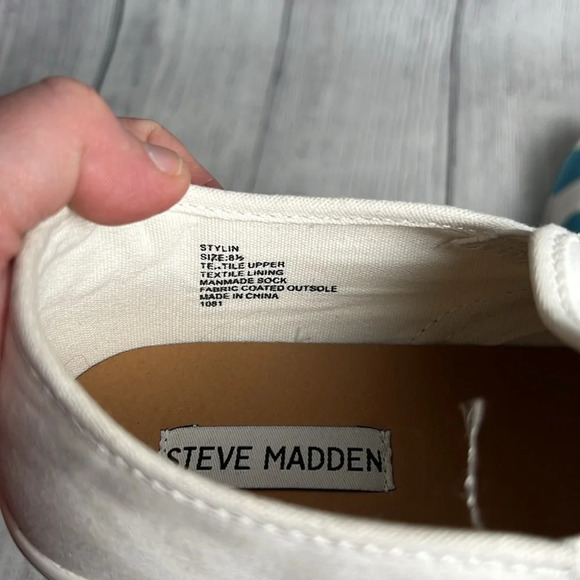 Steve Madden stripped slip on Size 8.5 - Picture 3 of 5